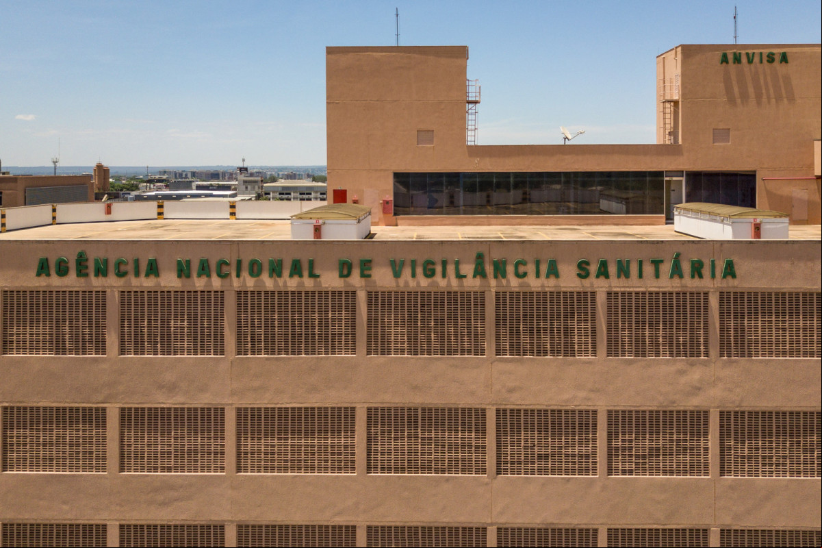 Brasília-DF, 10.11.2023, Fechada do Prédio da Agência de Vigilância Sanitária ANVISA, em Brasília. Foto: Rafa Neddermeyer/Agência Brasil (Rafa Neddermeyer/Agência Brasil) Brasília-DF, 10.11.2023, Fechada do Prédio da Agência de Vigilância Sanitária ANVISA, em Brasília. Foto: Rafa Neddermeyer/Agência Brasil/Rafa Neddermeyer/Agência Brasil